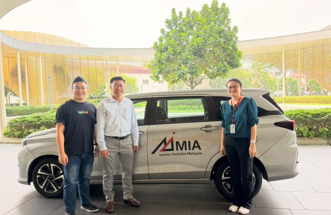 The BeLive and MIA teams outside the Malaysian Institute of Art campus