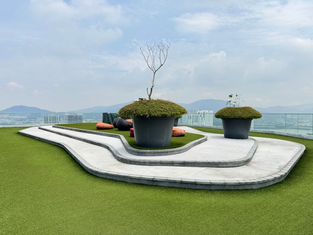 Unio Residence rooftop sky lawn with planters and city views
